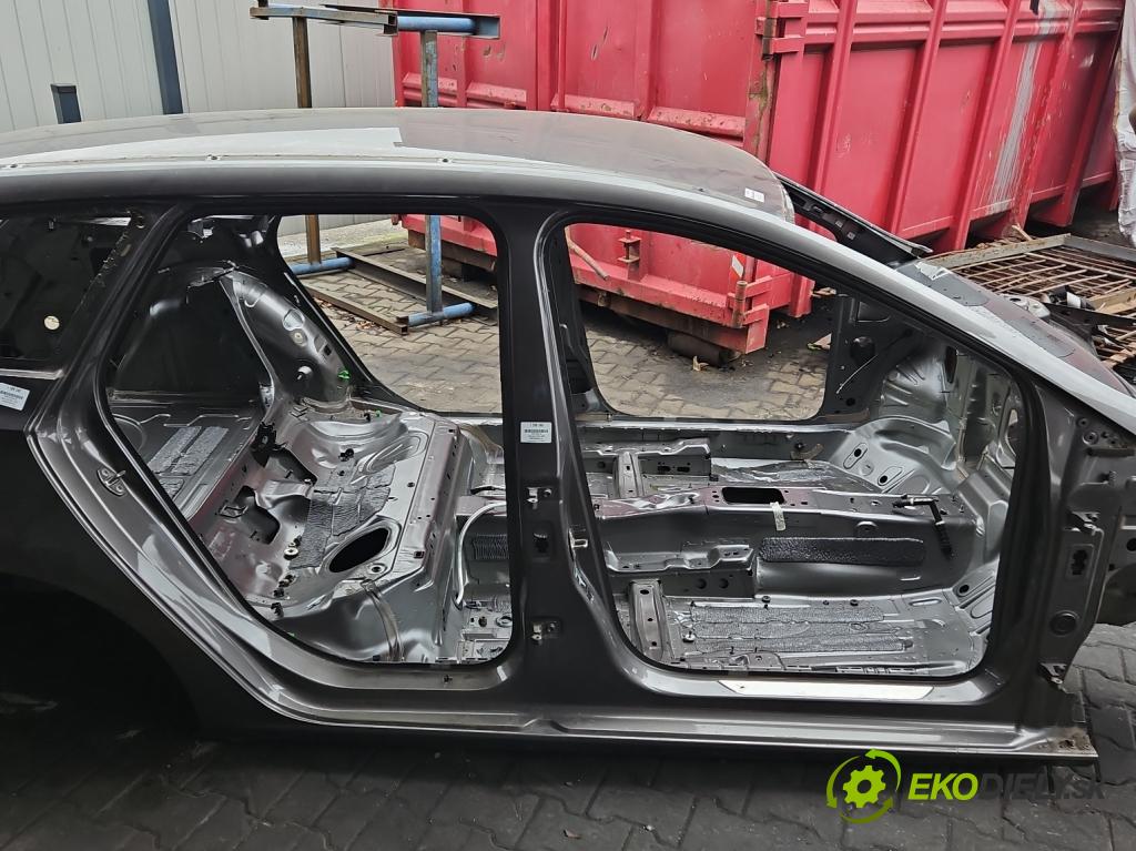 Seat Leon III 2012-2020 2.0 tdi 150 hp manual 110 kW 1968 cm3 5- práh pravý  (Ostatní)