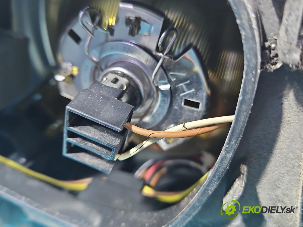 Chrysler Voyager IV 2000-2007 2.8 crdi 150 HP automatic 110 kW 2776 cm3 5- Reflektor: pravý  (Pravé)