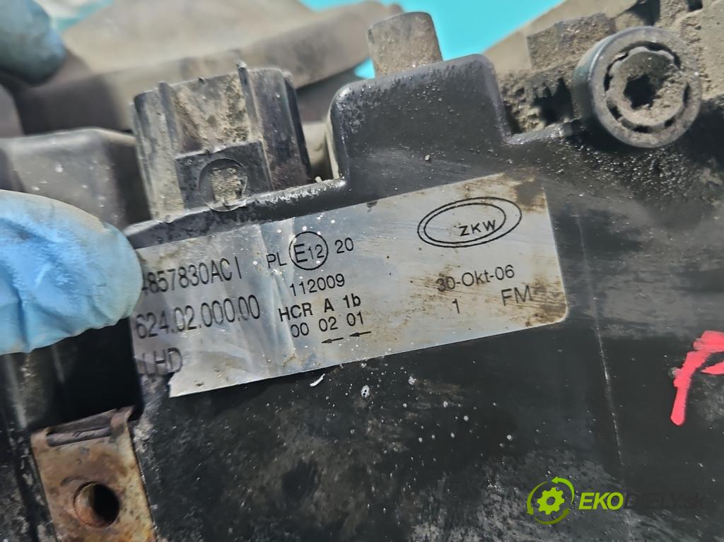 Chrysler Voyager IV 2000-2007 2.8 crdi 150 HP automatic 110 kW 2776 cm3 5- Reflektor: pravý  (Pravé)