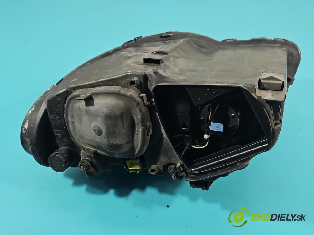 Chrysler Voyager IV 2000-2007 2.8 crdi 150 HP automatic 110 kW 2776 cm3 5- Reflektor: pravý  (Pravé)