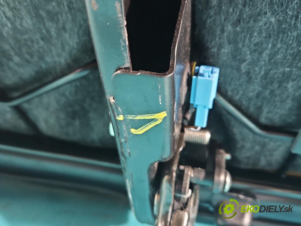 Vw Caddy IV 2020- 2.0 tdi 122 HP manual 90 kW 1968 cm3 5- Pohovka: zadné  (Sedačky, sedadlá)