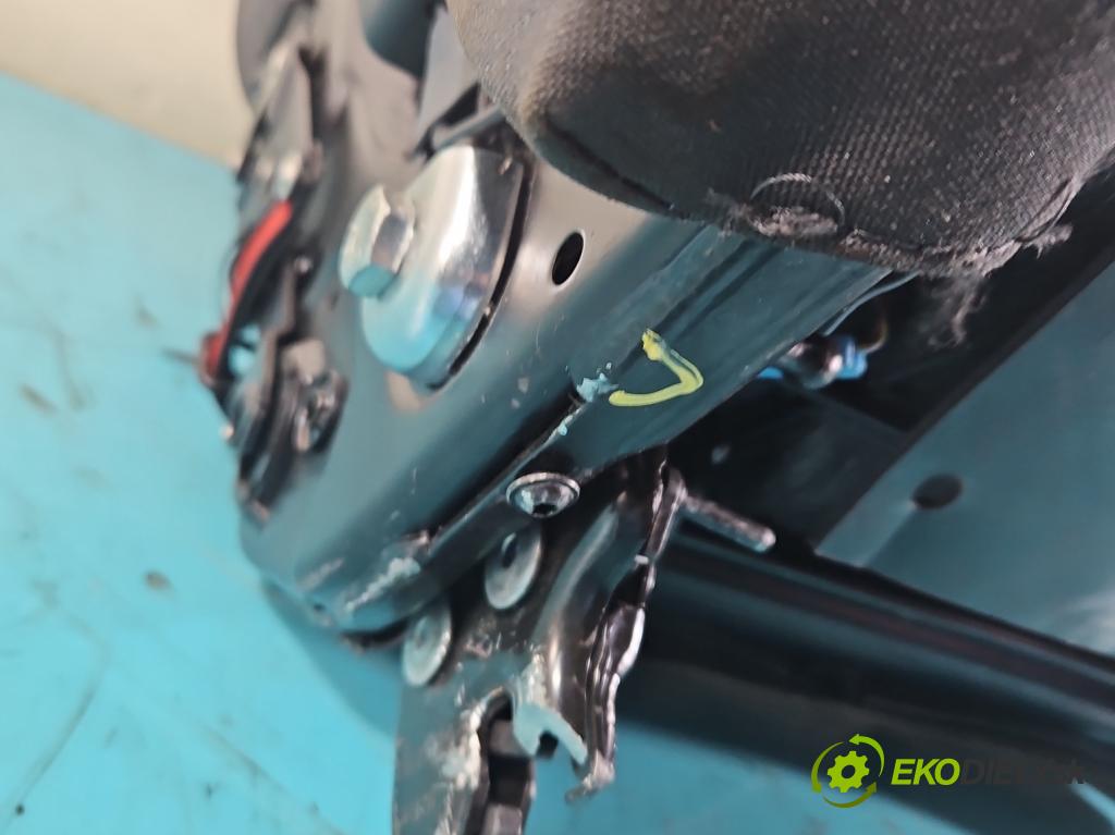 Vw Caddy IV 2020- 2.0 tdi 122 HP manual 90 kW 1968 cm3 5- Pohovka: zadné  (Sedačky, sedadlá)