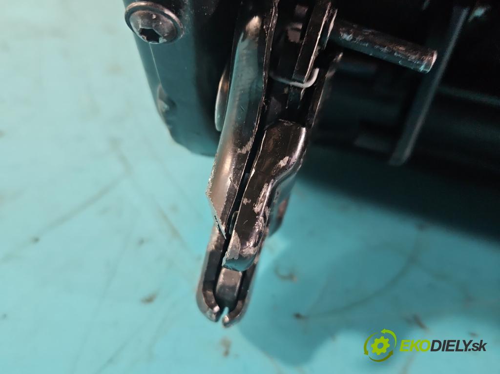 Vw Caddy IV 2020- 2.0 tdi 122 HP manual 90 kW 1968 cm3 5- Pohovka: zadné  (Sedačky, sedadlá)