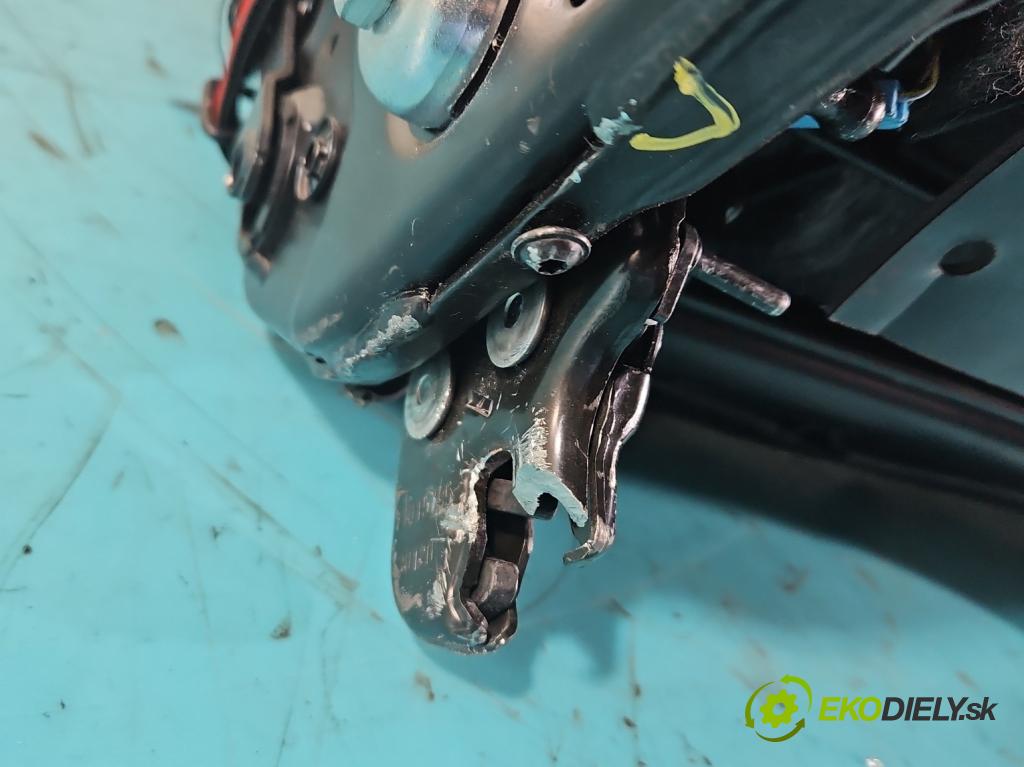 Vw Caddy IV 2020- 2.0 tdi 122 HP manual 90 kW 1968 cm3 5- Pohovka: zadné  (Sedačky, sedadlá)