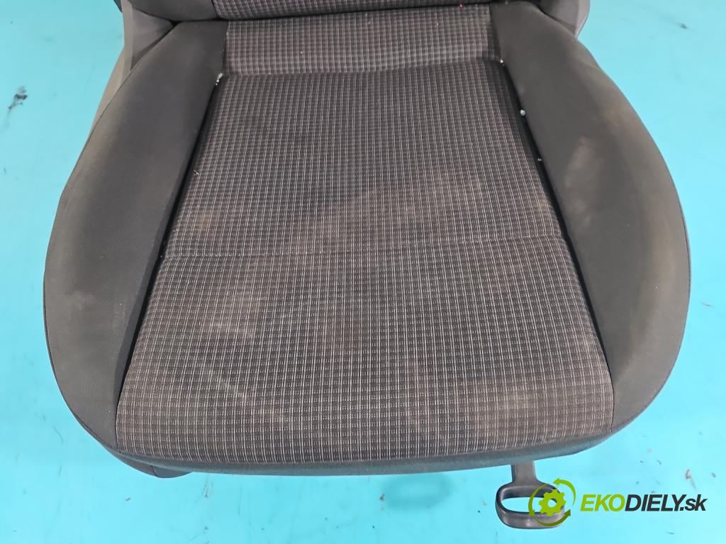 Vw Caddy IV 2020- 2.0 tdi 122 HP manual 90 kW 1968 cm3 5- Sedačka pravý  (Sedačky, sedadlá)