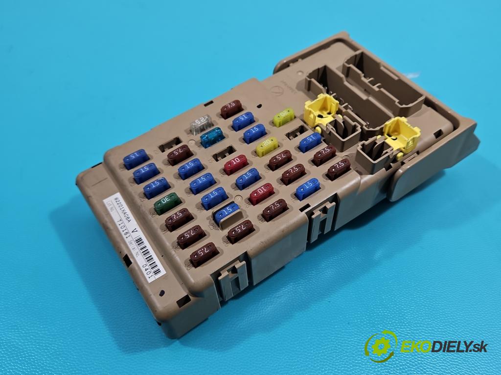 Subaru Tribeca 2005-2014 3.6 V6 automatic 256 kW 3630 cm3 5- skříňka pojistková 82201XA06A (Pojistkové skříňky)