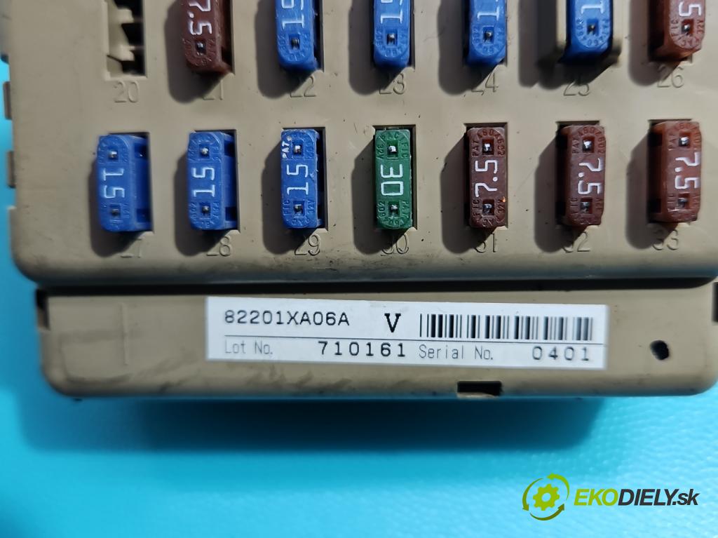 Subaru Tribeca 2005-2014 3.6 V6 automatic 256 kW 3630 cm3 5- skříňka pojistková 82201XA06A (Pojistkové skříňky)