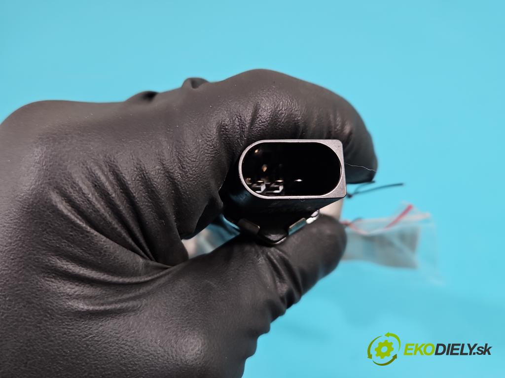 Vw Caddy IV 2020- 2.0 tdi 122 HP manual 90 kW 1968 cm3 5- lišta vstrekovacia 05L089J (Vstrekovacie lišty)