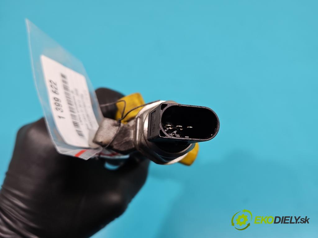 Seat Leon III 2012-2020 2.0 tdi 150 HP manual 110 kW 1968 cm3 5- lišta vstrekovacia 04L089B (Vstrekovacie lišty)