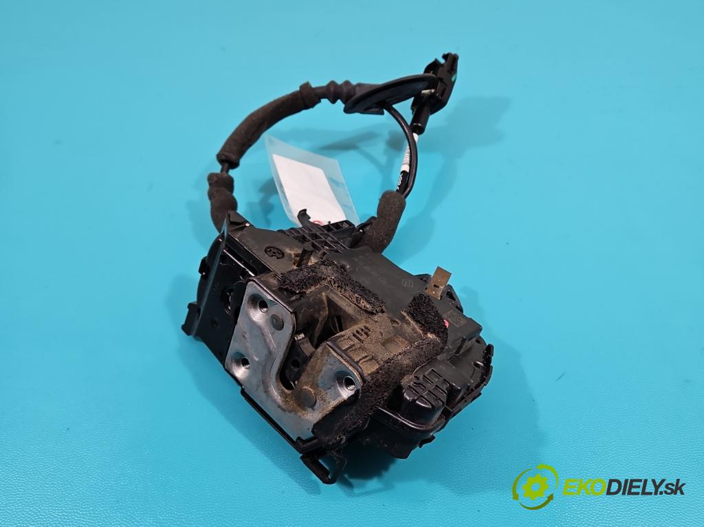 Renault Clio IV 2012-2020 0.9 T 90 hp manual 66 kW 898 cm3 5- zámek zadní pravý 825004167R