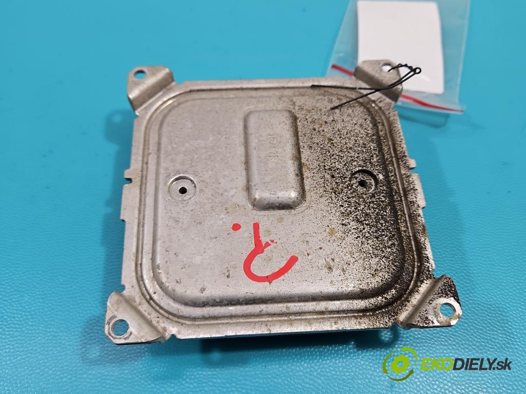 Renault Clio IV 2012-2020 0.9 T 90 HP manual 66 kW 898 cm3 5- střídač: xenon 260556623R (Riadiace jednotky xenónu)