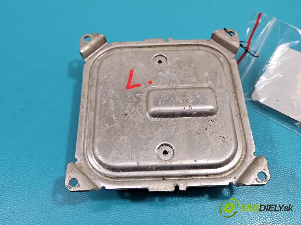 Renault Clio IV 2012-2020 0.9 T 90 HP manual 66 kW 898 cm3 5- střídač: xenon 260556623R (Riadiace jednotky xenónu)