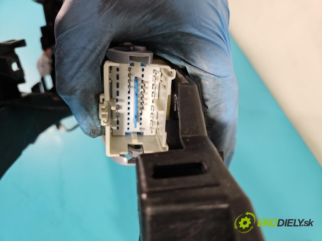 Ford Mondeo Mk5 2014-2022 2.0 tdci 150 HP manual 110,3 kW 1997 cm3 5- operadlo  (Lakťové opierky)