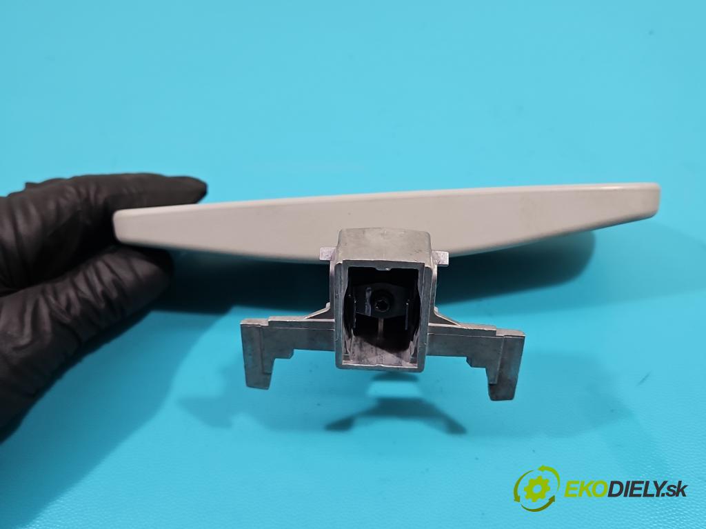 Renault Clio IV 2012-2020 0.9 T 90 hp manual 66 kW 898 cm3 5- zpětné zrcátko vnitřní  (Světla vnitřní)