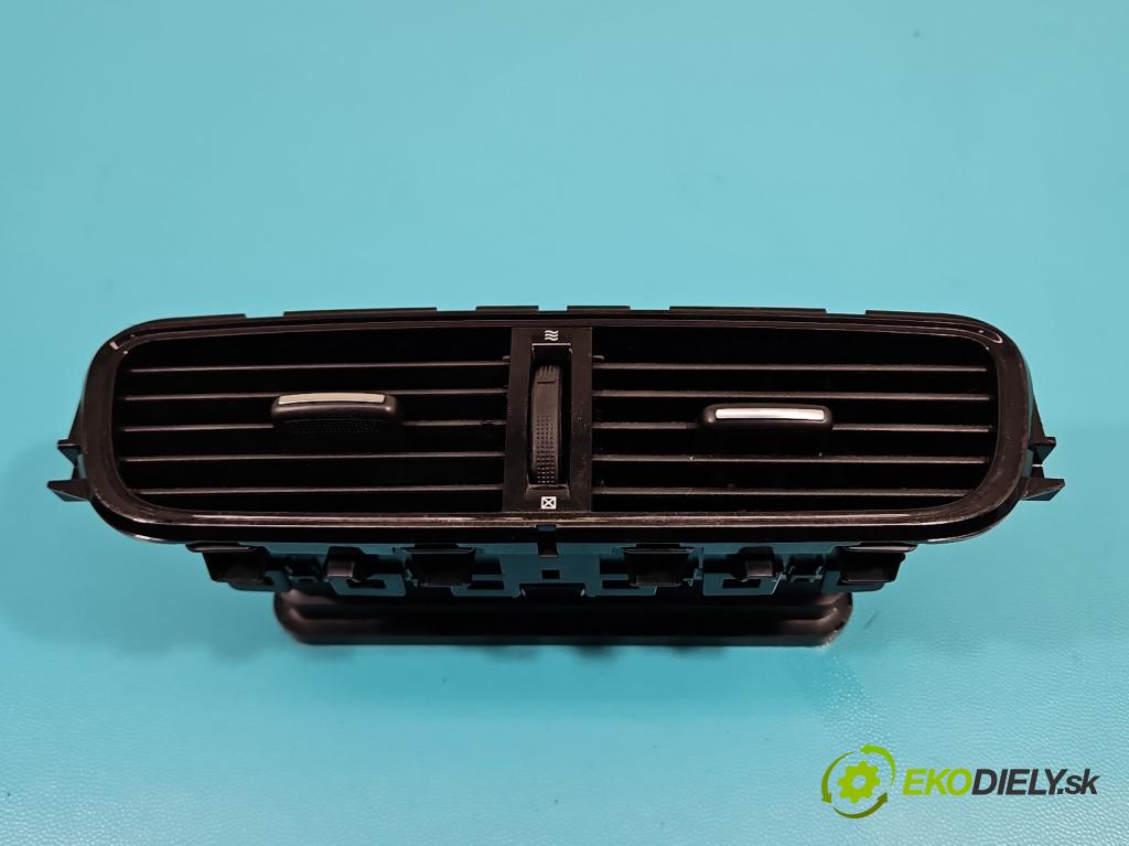 Renault Clio IV 2012-2020 0.9 T 90 HP manual 66 kW 898 cm3 5- Mřížka: kúrenia stredová 687502204R (Mriežky kúrenia (fukáre))