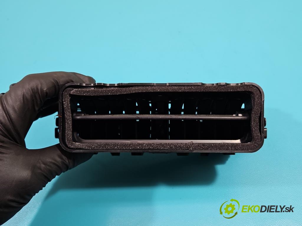 Renault Clio IV 2012-2020 0.9 T 90 HP manual 66 kW 898 cm3 5- Mřížka: kúrenia stredová 687502204R (Mriežky kúrenia (fukáre))