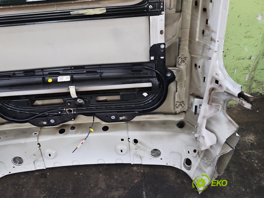 Peugeot 2008 I 2013-2019 1.6 hdi 114 hp manual 84 kW 1560 cm3 5- Strecha: