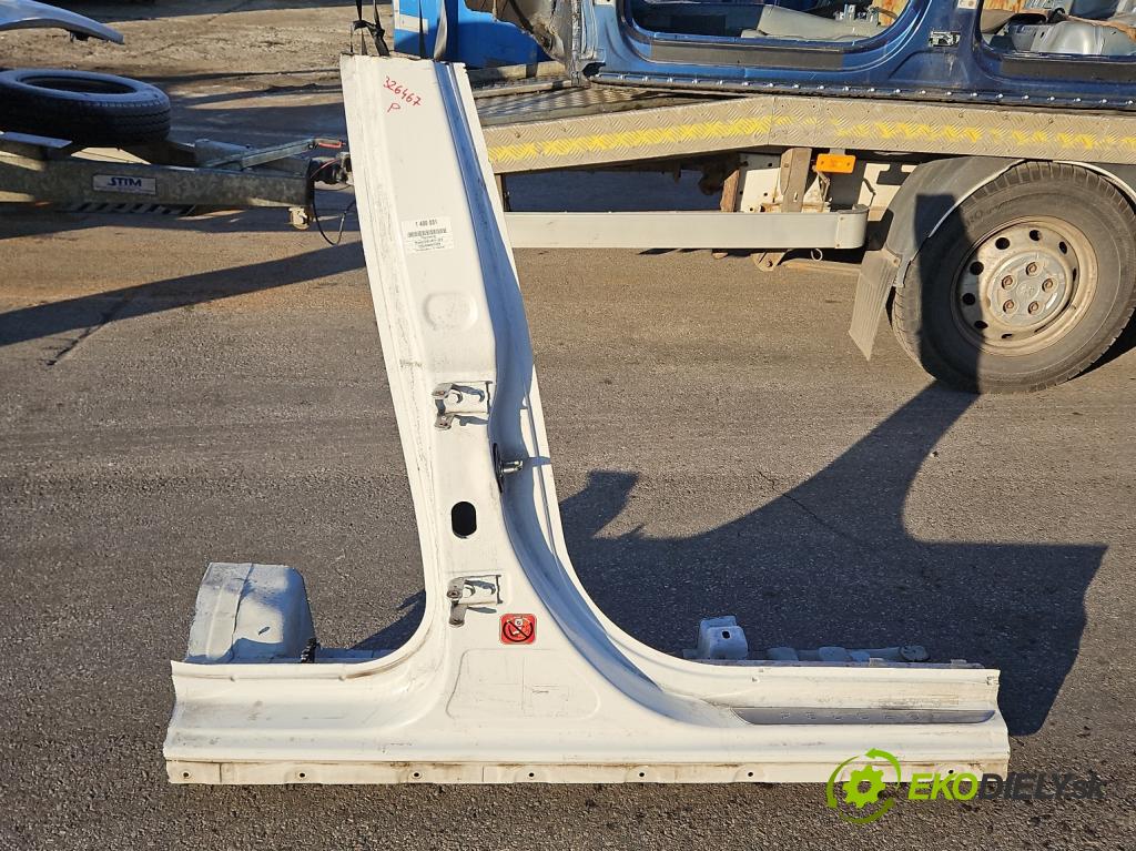 Peugeot 2008 I 2013-2019 1.6 hdi 114 hp manual 84 kW 1560 cm3 5- práh pravý  (Ostatní)