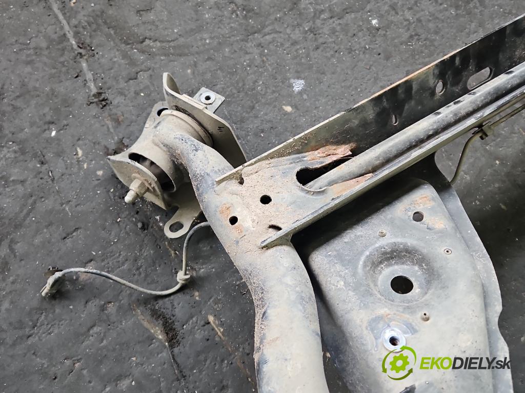 Renault Clio IV 2012-2020 0.9 T 90 hp manual 66 kW 898 cm3 5- zadní výztuha  (Výztuhy zadní)