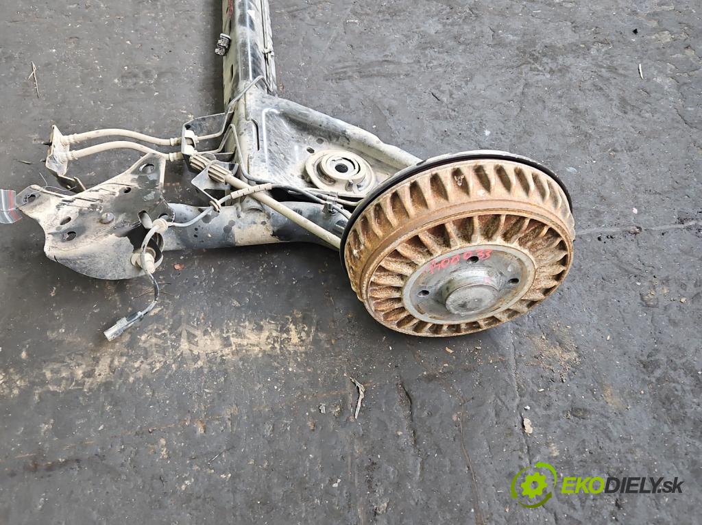 Renault Clio IV 2012-2020 0.9 T 90 hp manual 66 kW 898 cm3 5- zadní výztuha  (Výztuhy zadní)