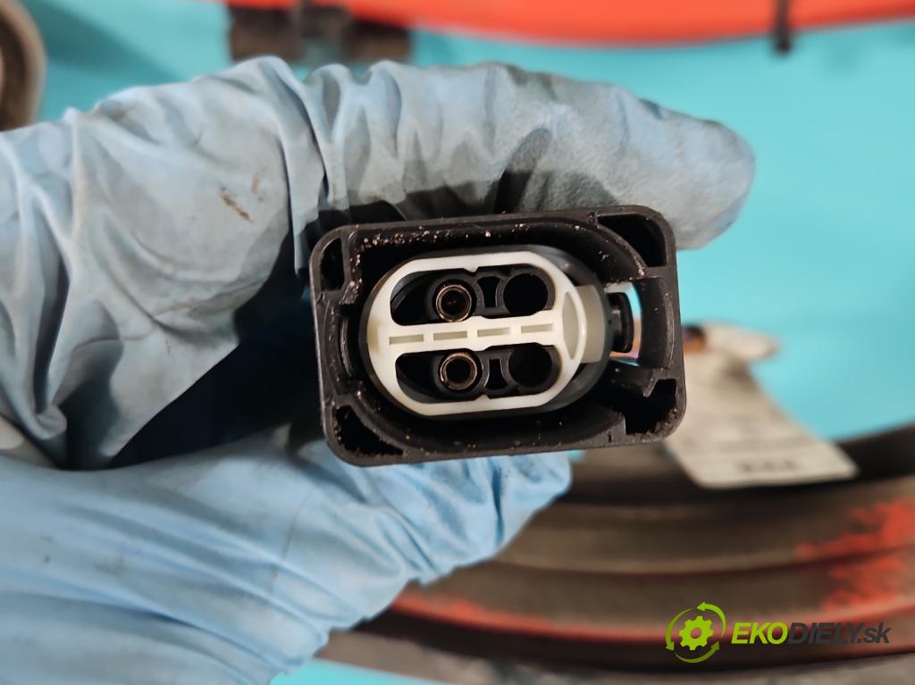 Bmw 5 F10 2010-2017 3.0d 258 HP automatic 190 kW 2993 cm3 5- kontakt plusová 81RG15503169