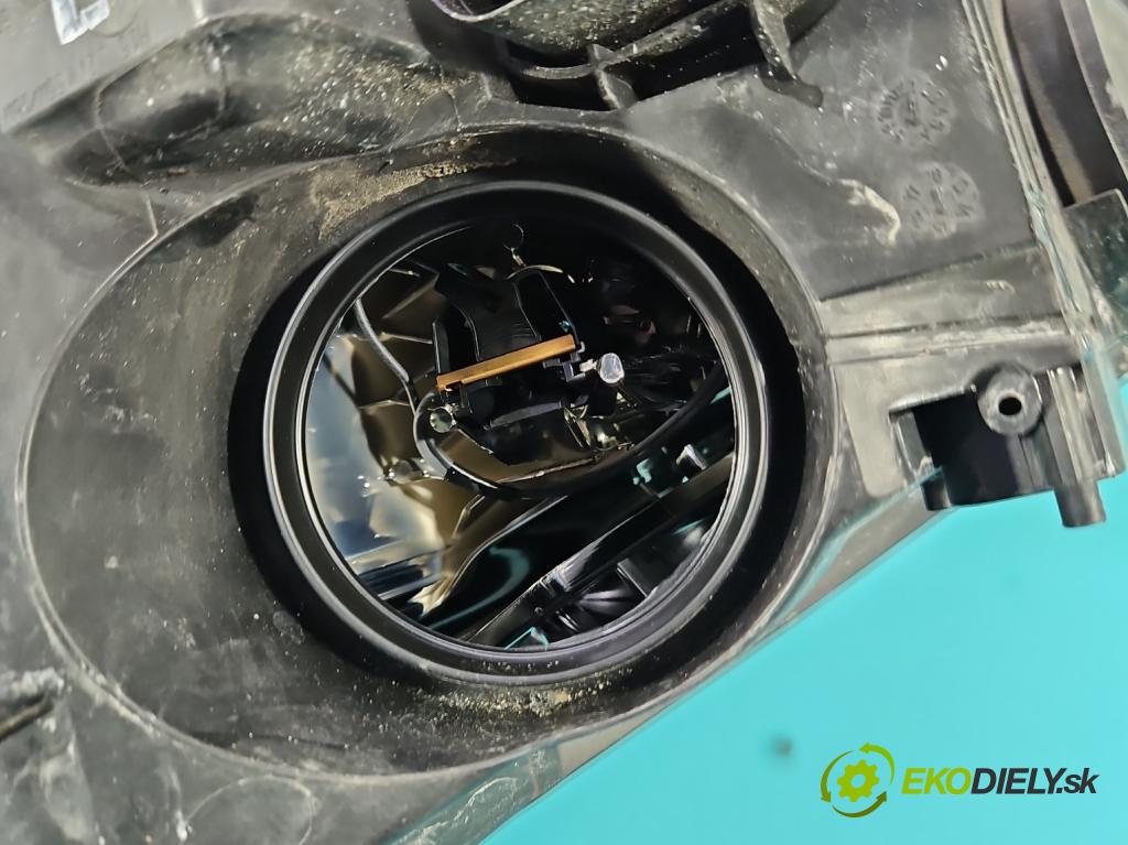 Ford Focus Mk3 2010-2018 1.5 tdci 120 HP manual 88 kW 1499 cm3 5- Reflektor: pravý F1EB-13W029-AG (Pravé)