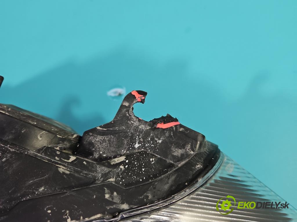 Ford Focus Mk3 2010-2018 1.5 tdci 120 HP manual 88 kW 1499 cm3 5- Reflektor: pravý F1EB-13W029-AG (Pravé)