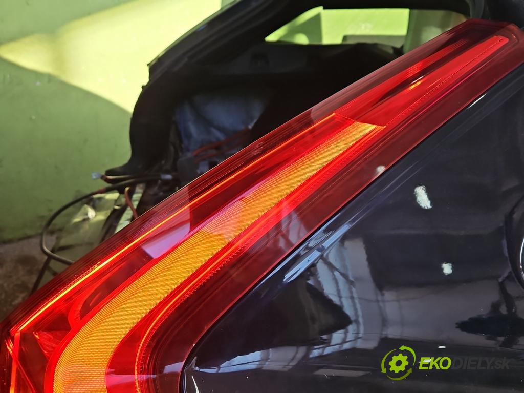 Volvo V90 2016- 2.0 D5 235 hp automatic 173 kW 1969 cm3 5- světlo zadní pravé 31656782 (Ostatné)