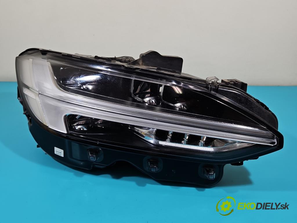 Volvo V90 2016- 2.0 D5 235 HP automatic 173 kW 1969 cm3 5- Reflektor: pravý 31386165 (Pravé)