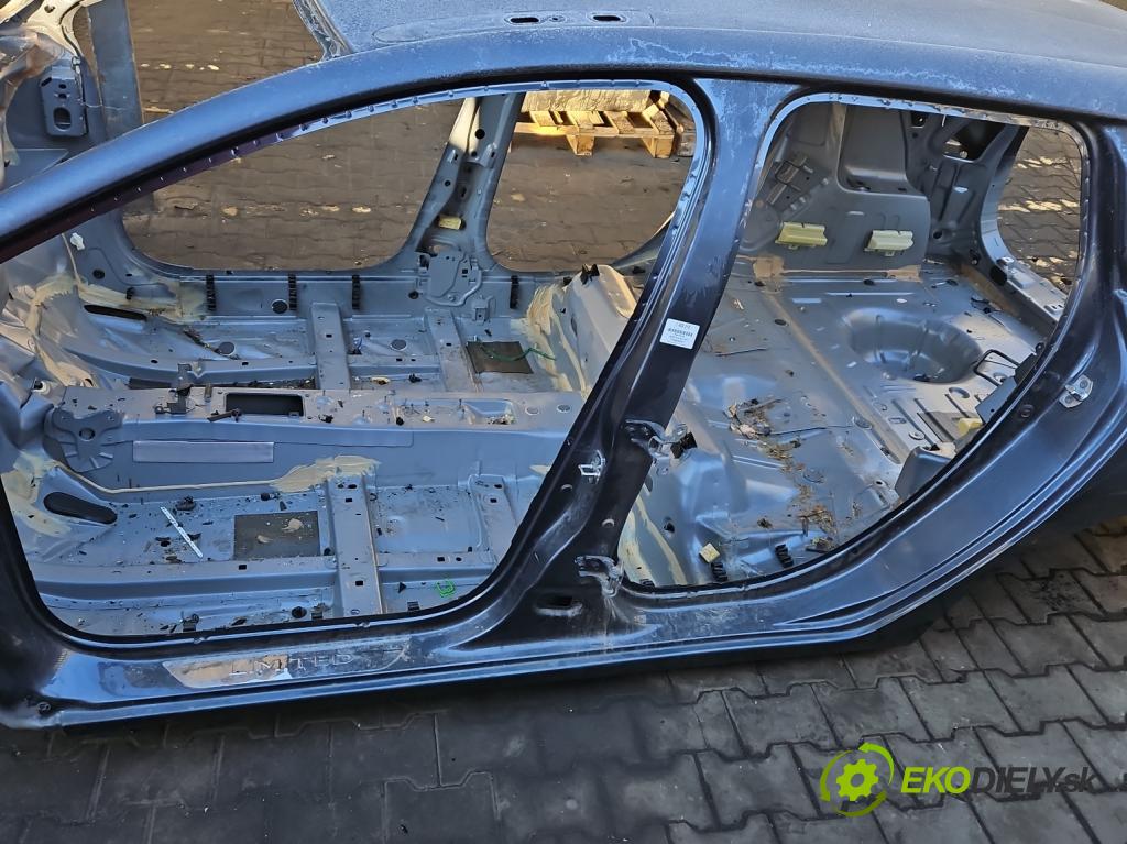 Renault Clio IV 2012-2020 0.9 T 90 hp manual 66 kW 898 cm3 5- práh levý  (Ostatní)