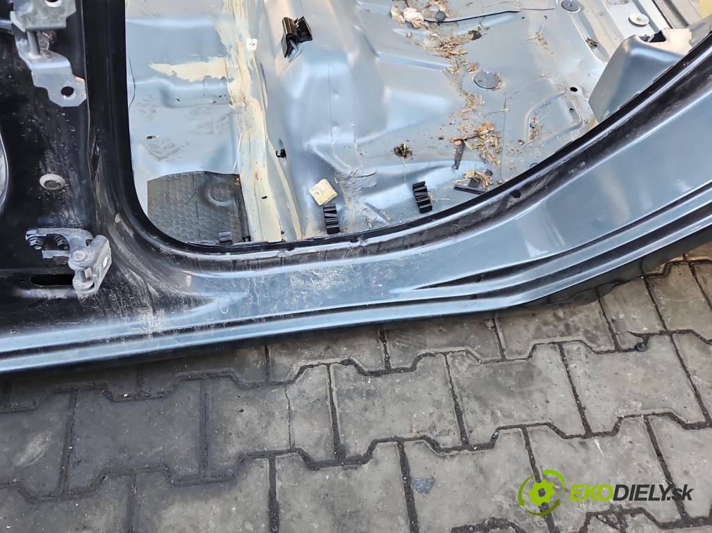 Renault Clio IV 2012-2020 0.9 T 90 hp manual 66 kW 898 cm3 5- práh levý  (Ostatní)