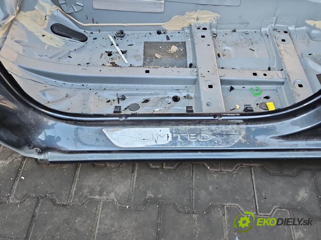 Renault Clio IV 2012-2020 0.9 T 90 hp manual 66 kW 898 cm3 5- práh levý  (Ostatní)