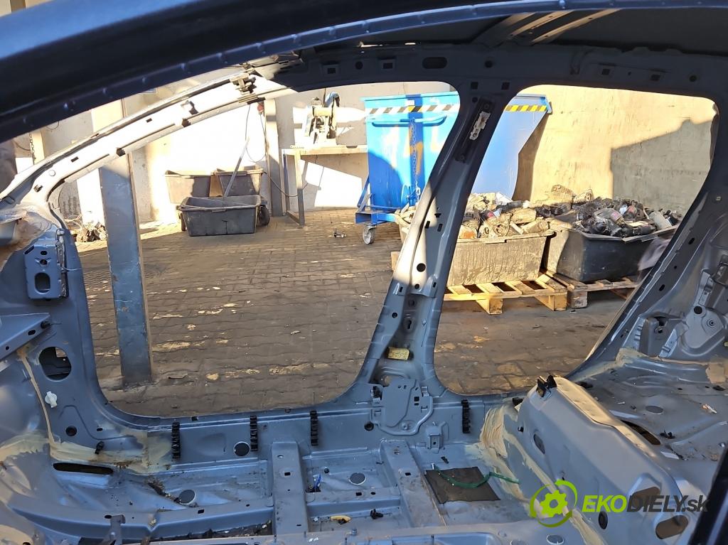 Renault Clio IV 2012-2020 0.9 T 90 hp manual 66 kW 898 cm3 5- práh pravý  (Ostatní)