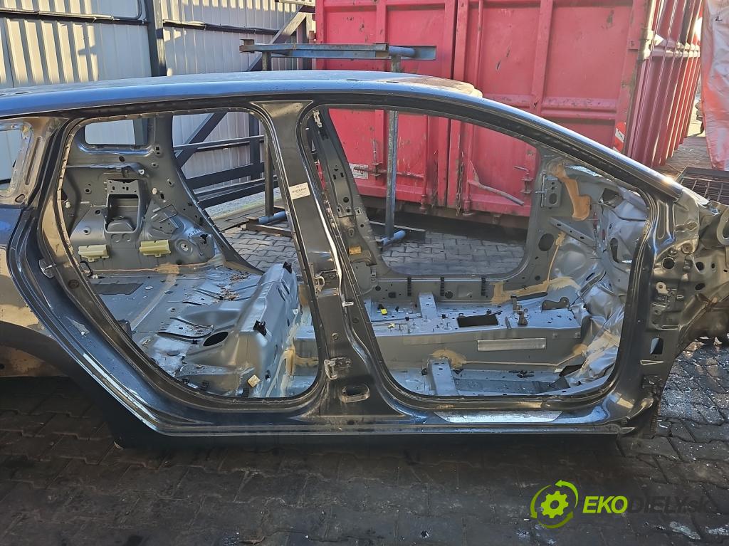 Renault Clio IV 2012-2020 0.9 T 90 hp manual 66 kW 898 cm3 5- práh pravý  (Ostatní)