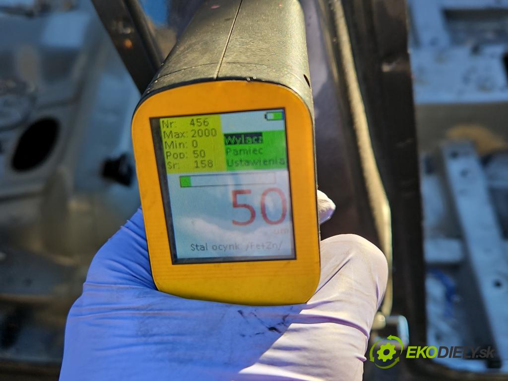 Renault Clio IV 2012-2020 0.9 T 90 hp manual 66 kW 898 cm3 5- práh pravý  (Ostatní)