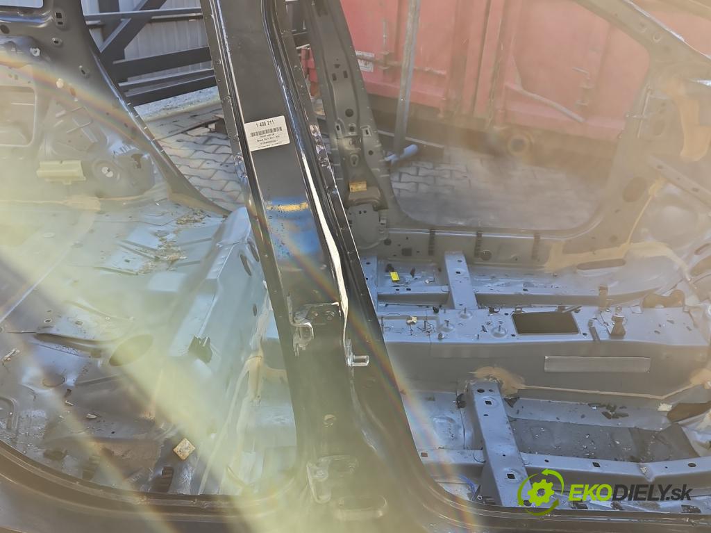 Renault Clio IV 2012-2020 0.9 T 90 hp manual 66 kW 898 cm3 5- práh pravý  (Ostatní)