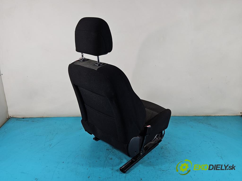 Peugeot 307 1.6 hdi 90 hp manual 66,2 kW 1560 cm3 5- Sedadlo levý  (Sedačky, sedadla)