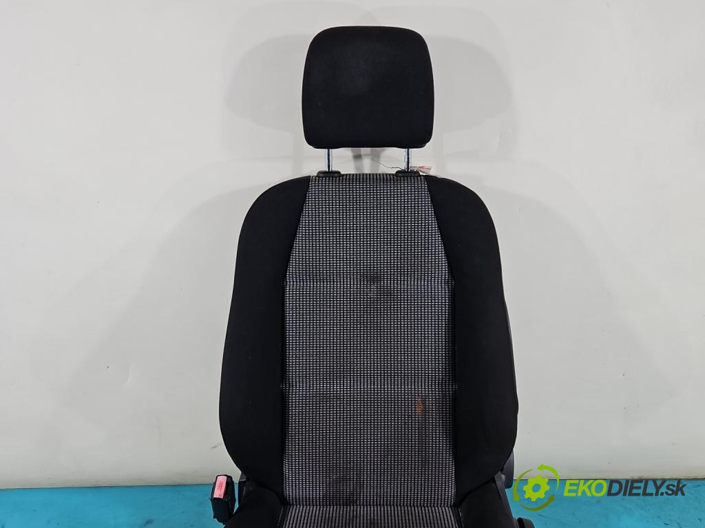 Peugeot 307 1.6 hdi 90 hp manual 66,2 kW 1560 cm3 5- Sedadlo levý  (Sedačky, sedadla)