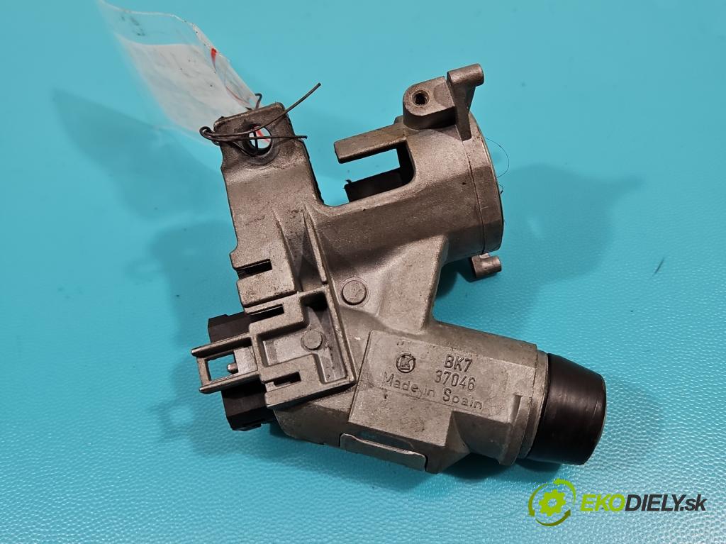 Vw Golf III 1991-1998 1.9 tdi 90 HP manual 66 kW 1896 cm3 5- Spínačka  (Spínacie skrinky a kľúče)