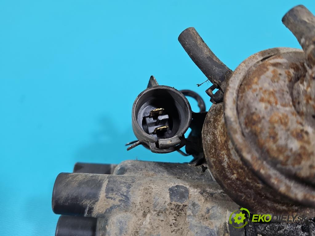 Daihatsu Applause 1.6 16V 90 HP manual 66 kW 1590 cm3 4- rozdeľovač 19060-87111 (Rozdeľovače)