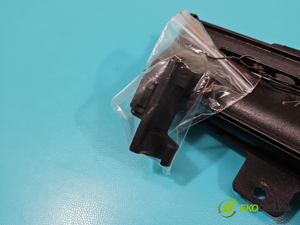 Volvo V90 2016- 2.0 D5 235 HP automatic 173 kW 1969 cm3 5- roleta 31393210 (Rolety kufra)