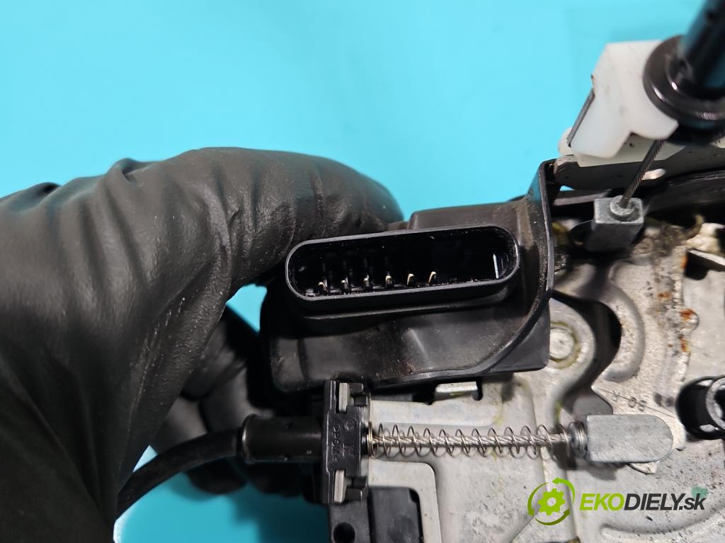 Volvo V90 2016- 2.0 D5 235 hp automatic 173 kW 1969 cm3 5- zámek zadní pravý 31349897