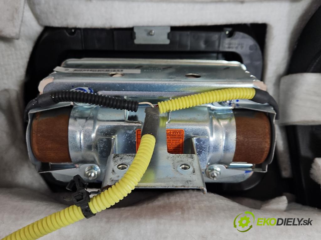 Subaru Tribeca 2005-2014 3.6 V6 automatic 256 kW 3630 cm3 5- kokpit,pristrojová doska rozdeľovacia
