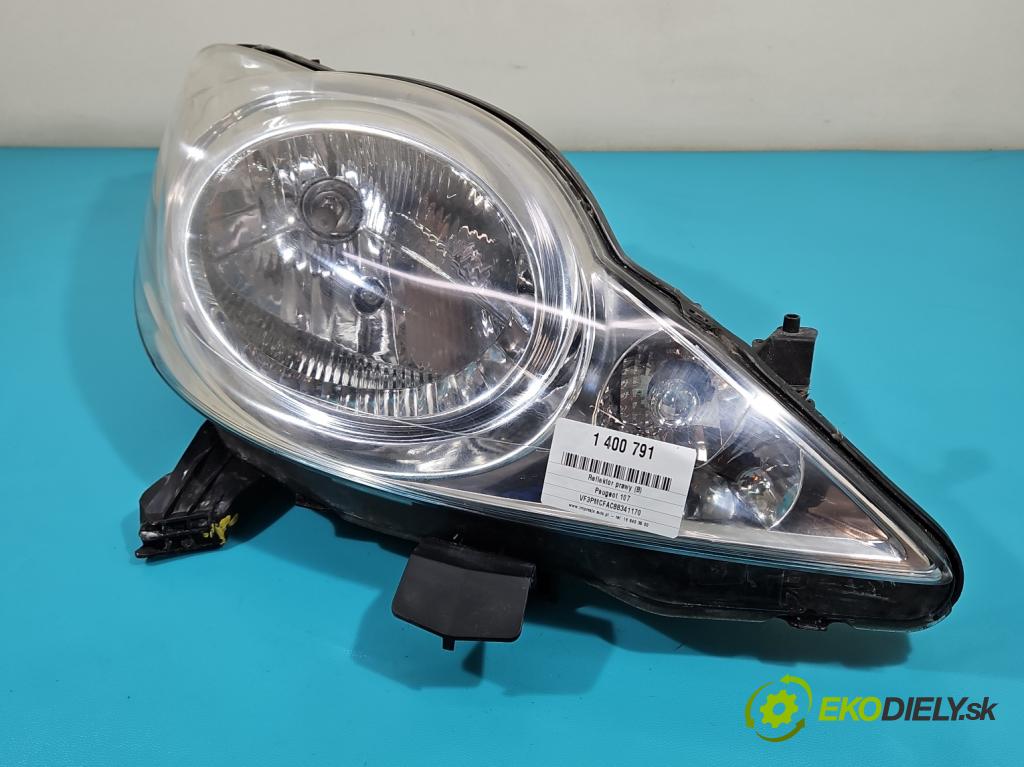 Peugeot 107 1.0 68 HP manual 50 kW 998 cm3 3- Reflektor: pravý 89033104 (Pravé)