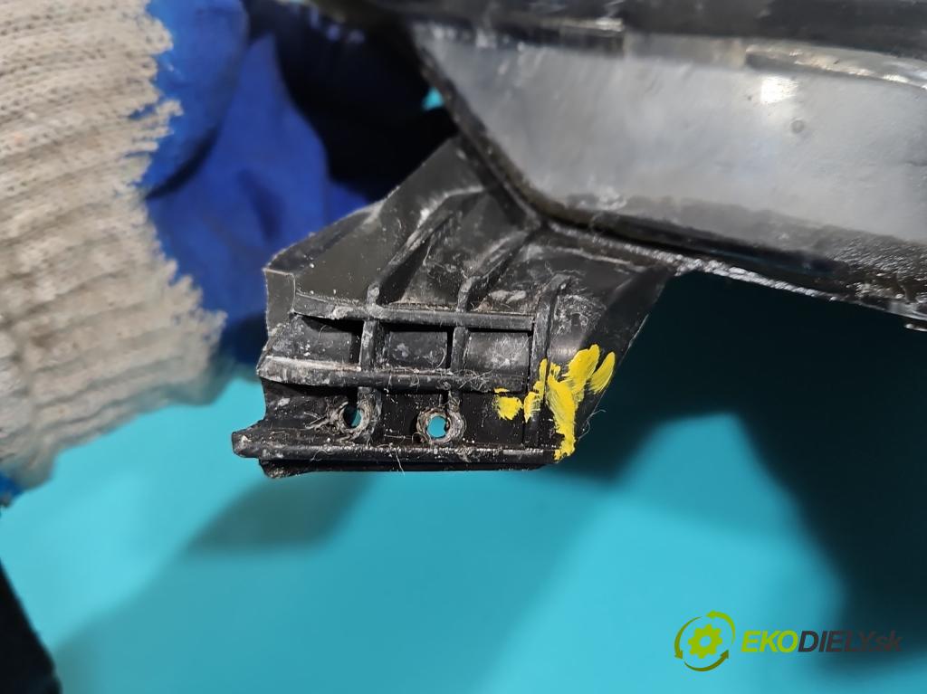 Peugeot 107 1.0 68 HP manual 50 kW 998 cm3 3- Reflektor: pravý 89033104 (Pravé)