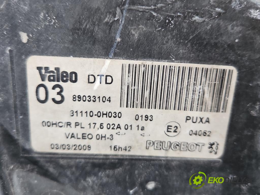 Peugeot 107 1.0 68 HP manual 50 kW 998 cm3 3- Reflektor: pravý 89033104 (Pravé)