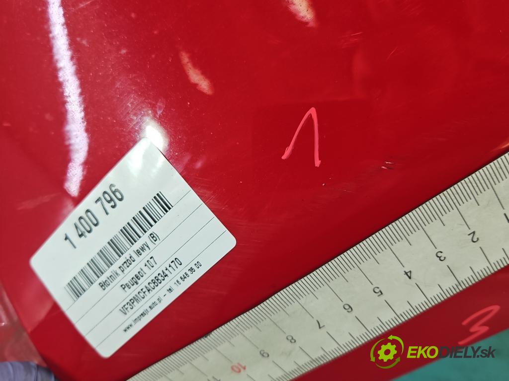 Peugeot 107 1.0 68 hp manual 50 kW 998 cm3 3- blatnik přední levý  (Predné ľavé)