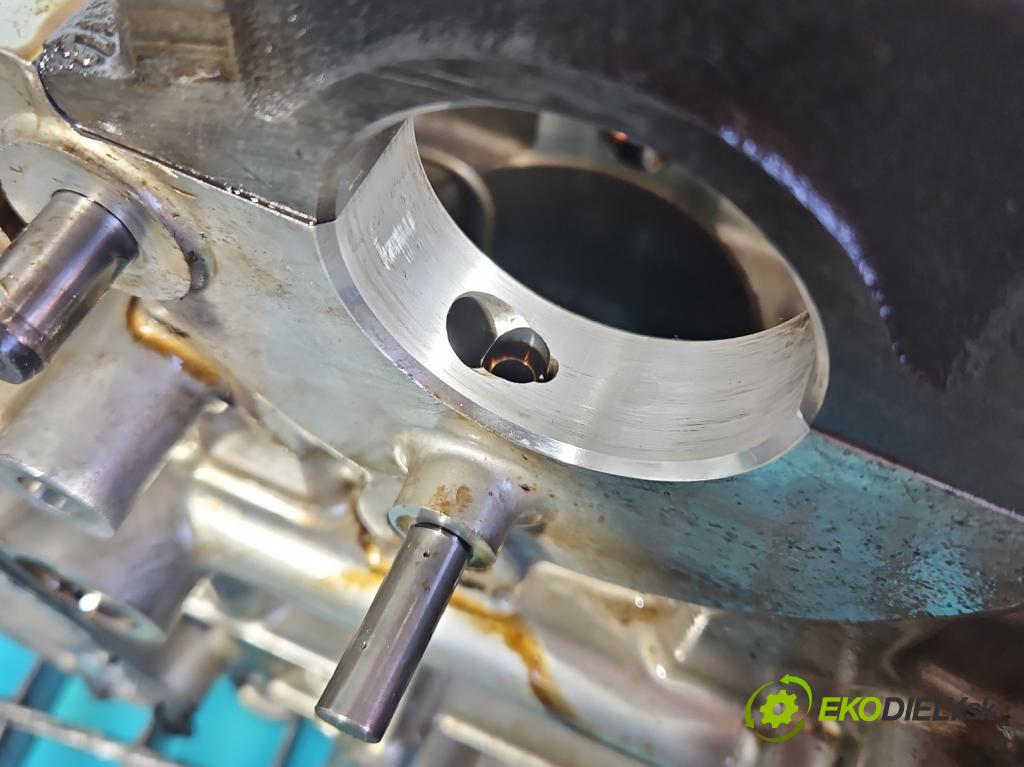 Renault Clio IV 2012-2020 0.9 T 90 HP manual 66 kW 898 cm3 5- Blok motora H4BG412 (Blok motora)