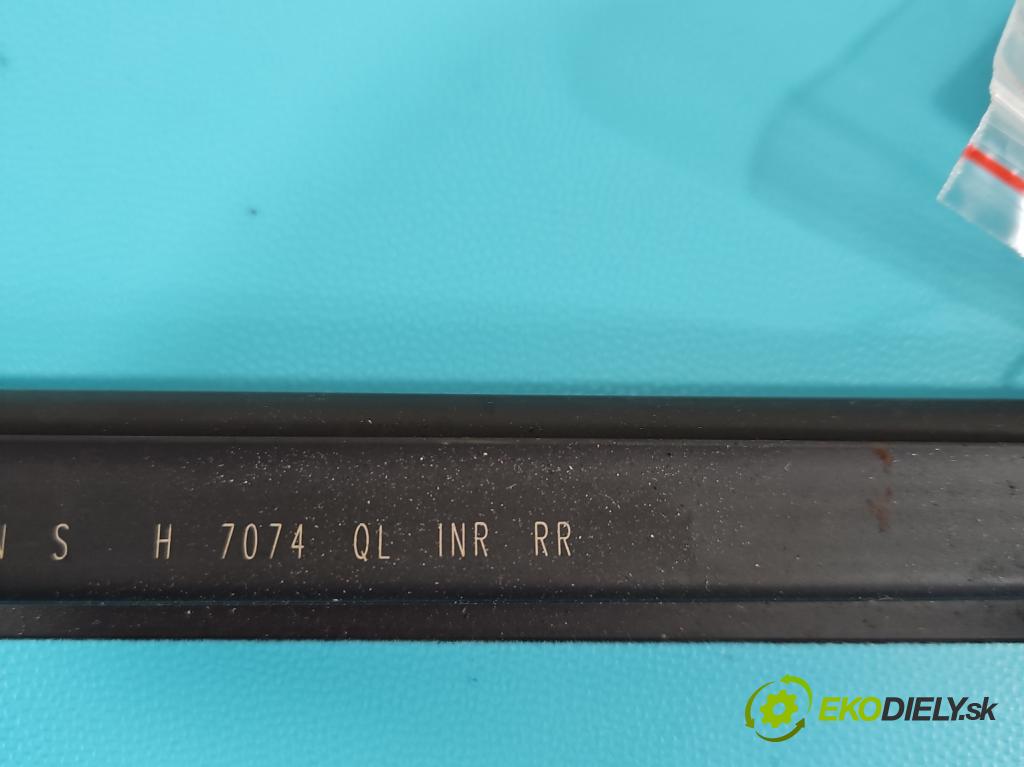 Kia Sportage IV 2015-2021 1.7 crdi 141 hp automatic 104 kW 1685 cm3 5- Těsnění: dveře zadní pravé  (Ostatní)