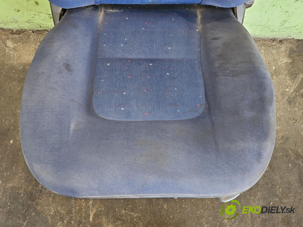 Peugeot Boxer I 1994-2006 2.2 hdi 101 HP manual 74 kW 2179 cm3 5- Sedačka ľavý  (Sedačky, sedadlá)